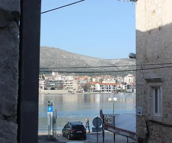 Apartamento Lira - *