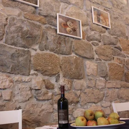 Lira - Trogir